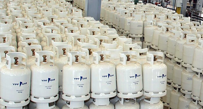 Garrafas de gas apiladas en un depósito – imagen del mercado liberado de GLP en Argentina